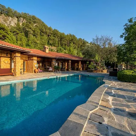 فيلة Montenegro Gokceovacik
